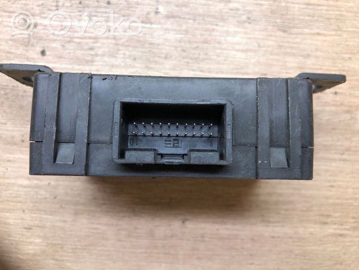 Volkswagen Bora Boîtier module alarme 8L0951173