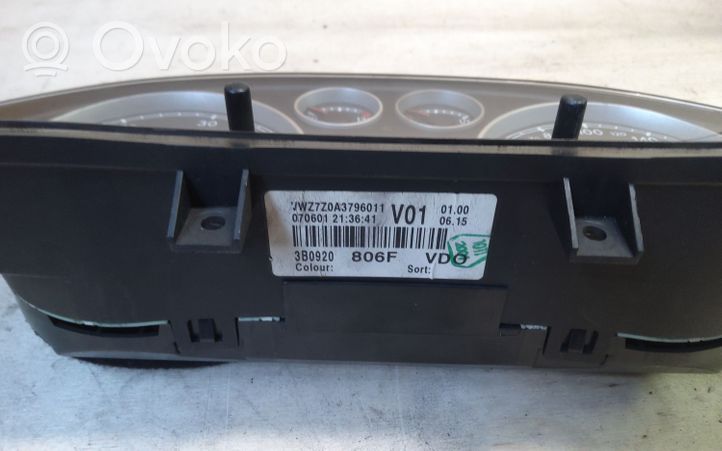 Volkswagen PASSAT B5.5 Tachimetro (quadro strumenti) 3B0920806F