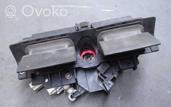 Audi A6 S6 C5 4B Atidarymo rankenėlė (su kamera) galinio dangčio 4B0827565H