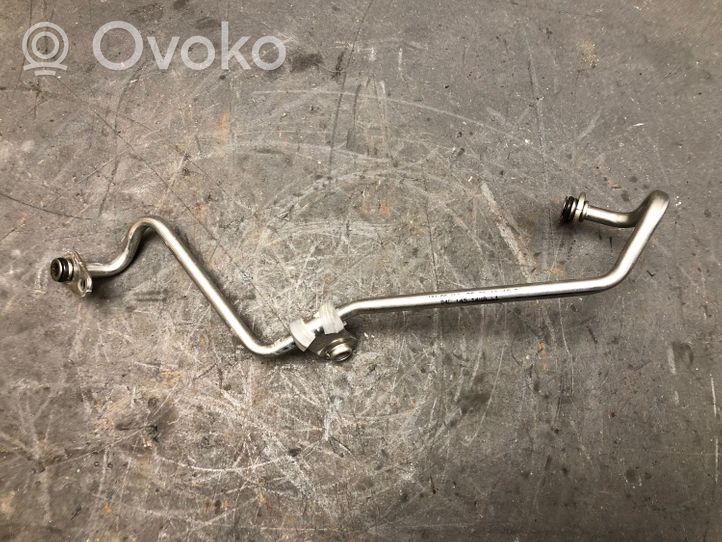 Audi Q2 - Tubo flessibile mandata olio del turbocompressore turbo 04C145140A