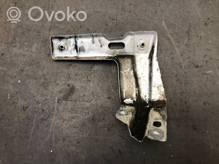 Volkswagen Golf IV Supporto di montaggio del parafango 1J0821136