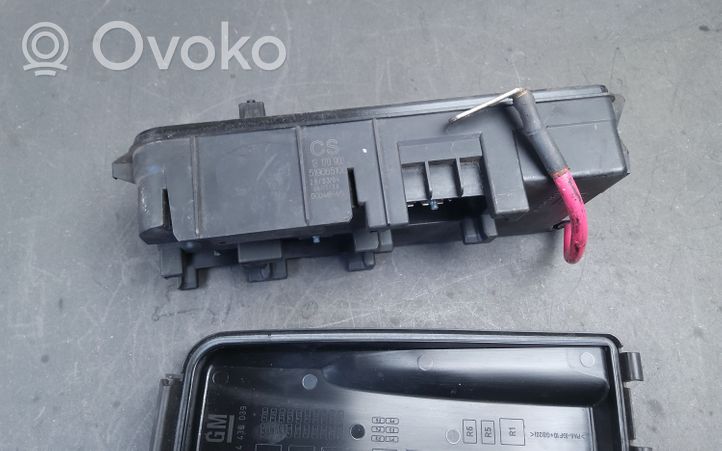 Opel Vectra C Saugiklių dėžė (komplektas) 13170900