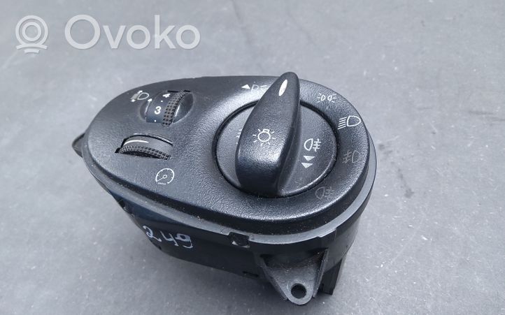 Ford Focus Priekinio žibinto detalė 98AG13A024FG