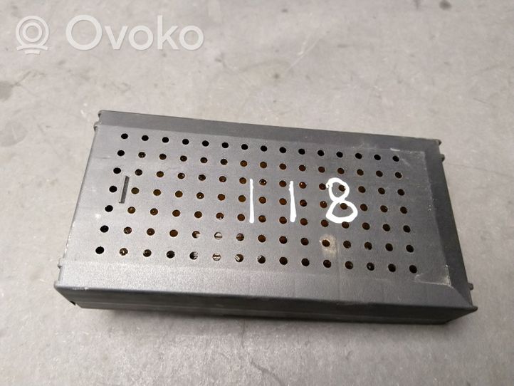 Volvo S60 Module de fusibles 8688153