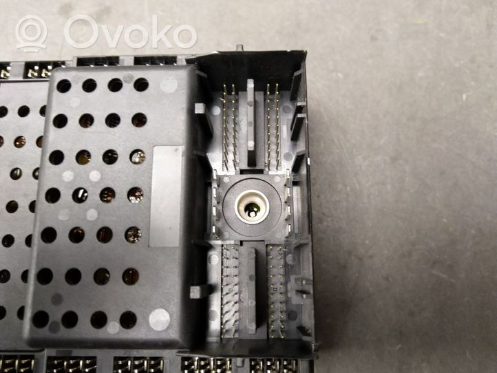 Volvo S60 Module de fusibles 8688153