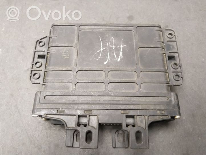 Volkswagen PASSAT B5.5 Module de contrôle de boîte de vitesses ECU 01N927733FC