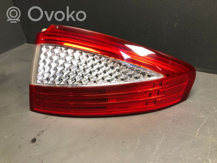 Ford Mondeo MK IV Luci posteriori 7S7113404A