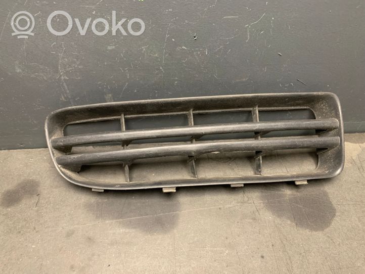 Skoda Octavia Mk2 (1Z) Grille inférieure de pare-chocs avant 1Z0807367B