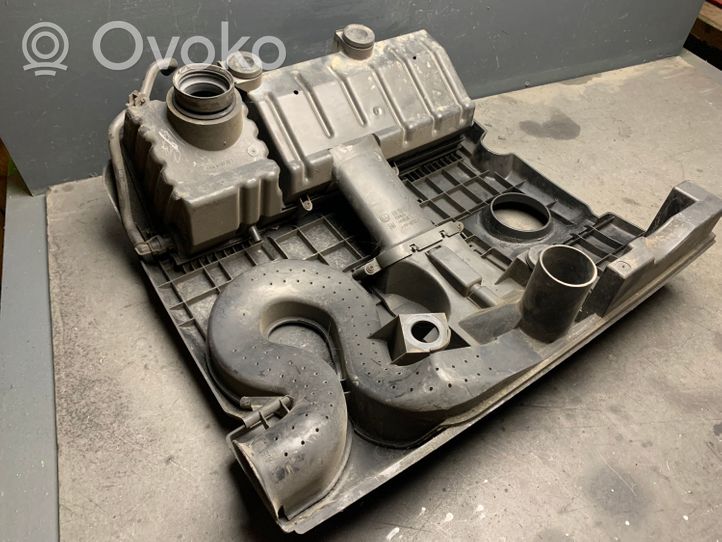 Volkswagen Polo IV 9N3 Copri motore (rivestimento) 03E129607