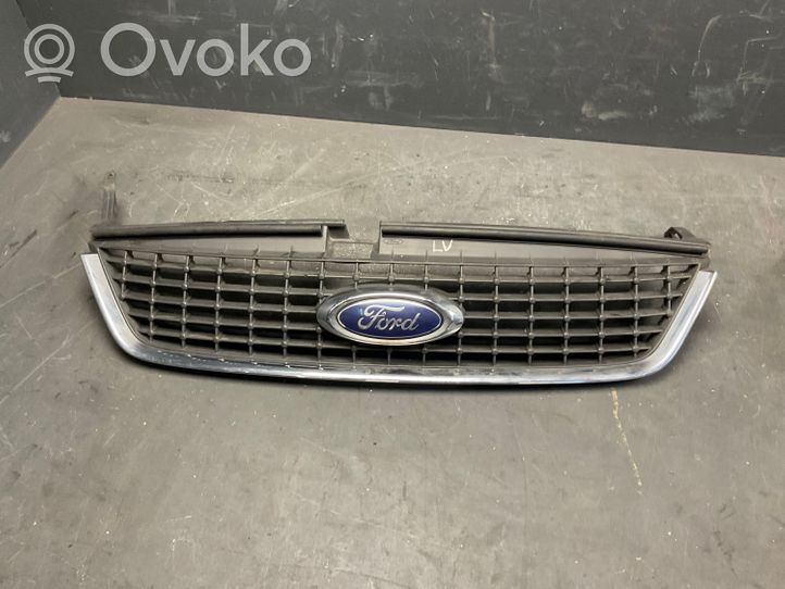 Ford Mondeo MK IV Maskownica / Grill / Atrapa górna chłodnicy 7S718200D