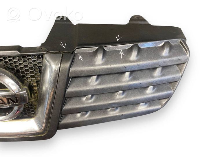 Nissan Qashqai Maskownica / Grill / Atrapa górna chłodnicy 62310JD000