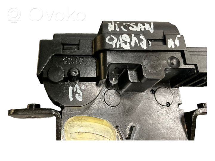 Nissan Qashqai Zamek klapy tylnej / bagażnika 24415795