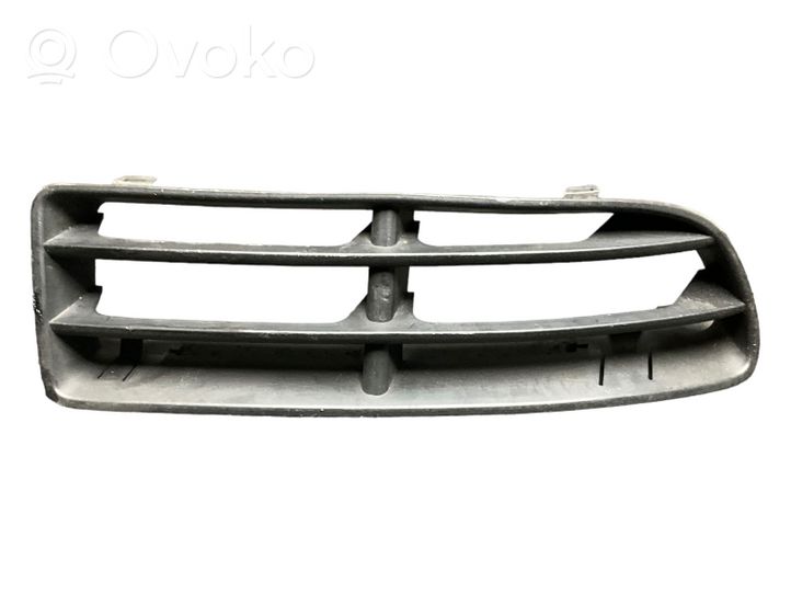 Volkswagen Bora Grille inférieure de pare-chocs avant 1J5853666B