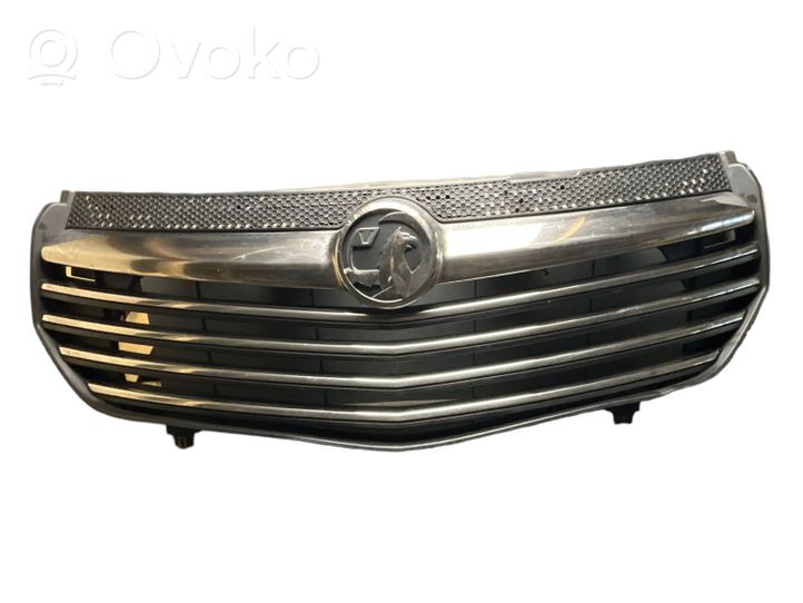 Opel Vivaro Front bumper upper radiator grill 23041900