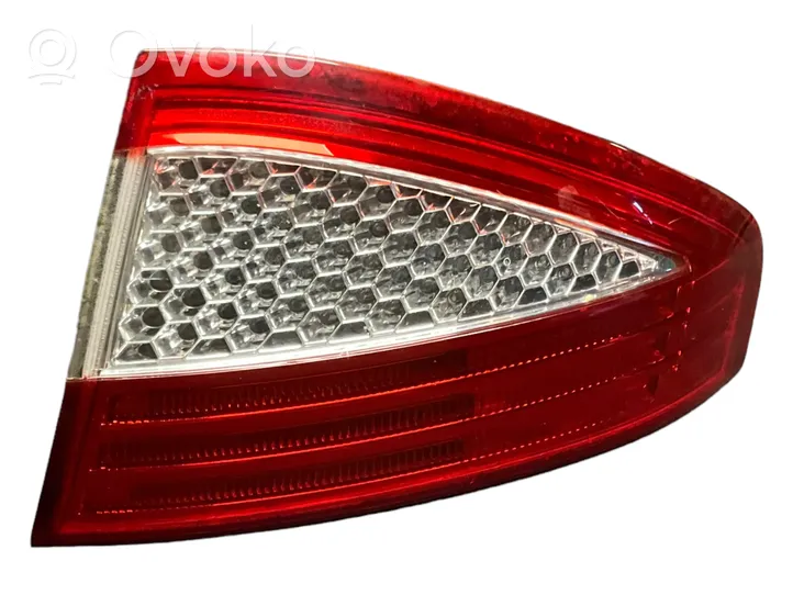 Ford Mondeo MK IV Luci posteriori 7S7113404A