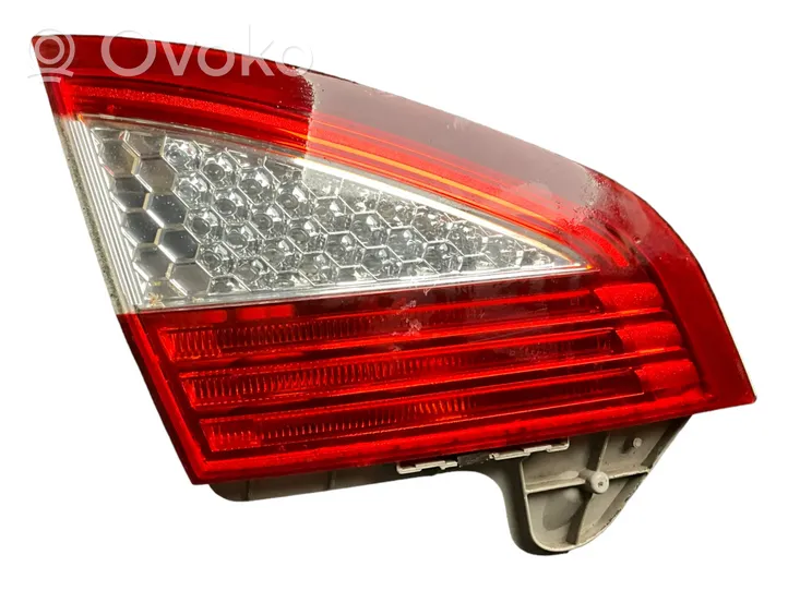 Ford Mondeo MK IV Lampy tylnej klapy bagażnika 7S7113A603A