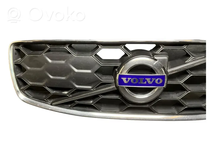 Volvo XC70 Grille calandre supérieure de pare-chocs avant 31353617