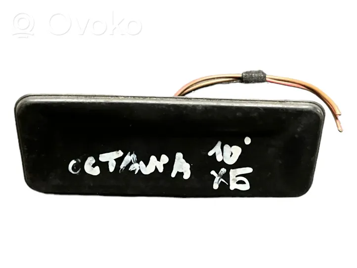Skoda Octavia Mk2 (1Z) Uchwyt / Rączka zewnętrzna otwierania klapy tylnej / bagażnika 1Z0827574C