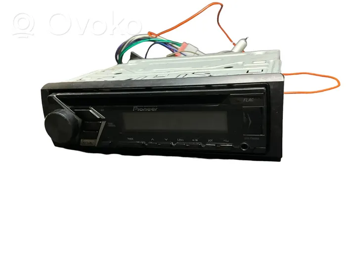 Renault Megane II Radio / CD/DVD atskaņotājs / navigācija DEHS100UB