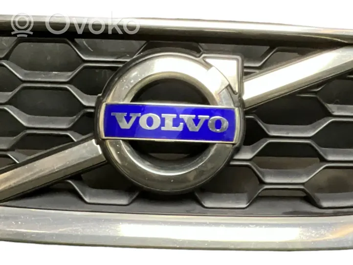 Volvo C30 Grille calandre supérieure de pare-chocs avant 31214622