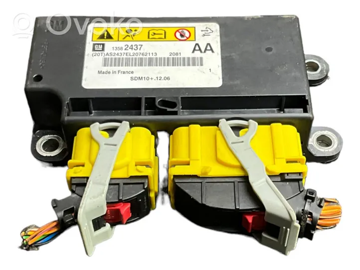 Opel Astra J Airbag control unit/module 13582437