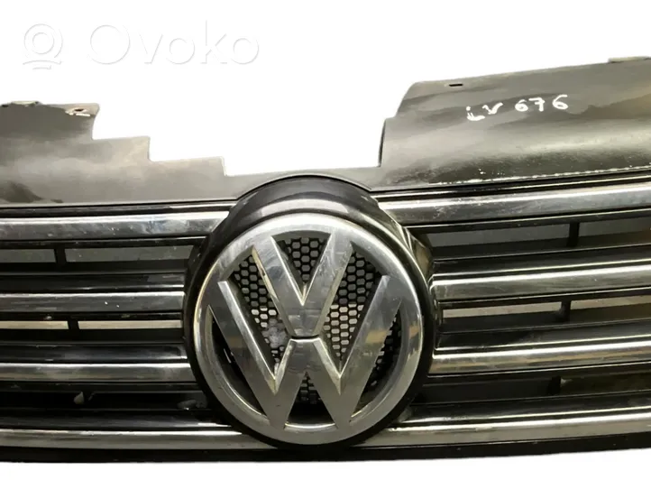 Volkswagen PASSAT B7 Front grill 3AA853651