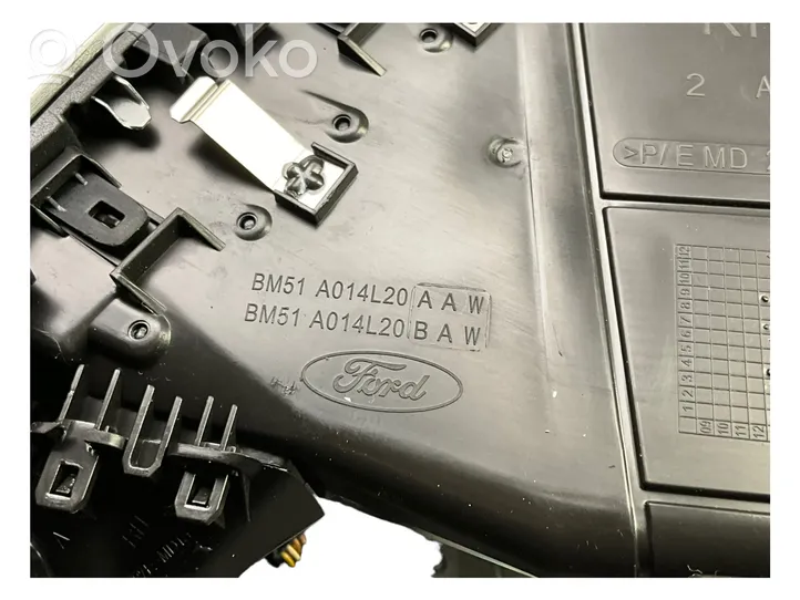 Ford Focus Dysze / Kratki środkowego nawiewu deski rozdzielczej BM5118835GGW