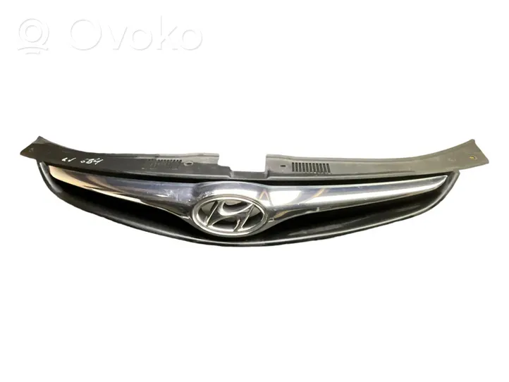 Hyundai i30 Grille calandre supérieure de pare-chocs avant 863512R500