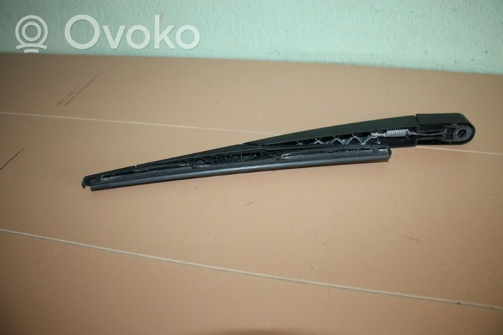 Nissan Qashqai Ramię wycieraczki szyby tylnej 28781JD00A