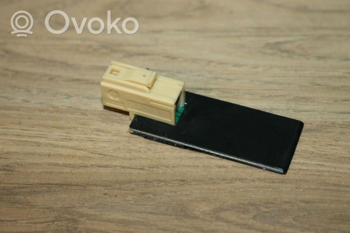 Audi A4 S4 B7 8E 8H Antenna bluetooth 8P0035503E