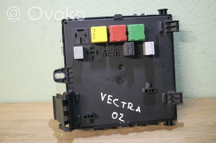 Opel Vectra C Saugiklių blokas 13205774FP