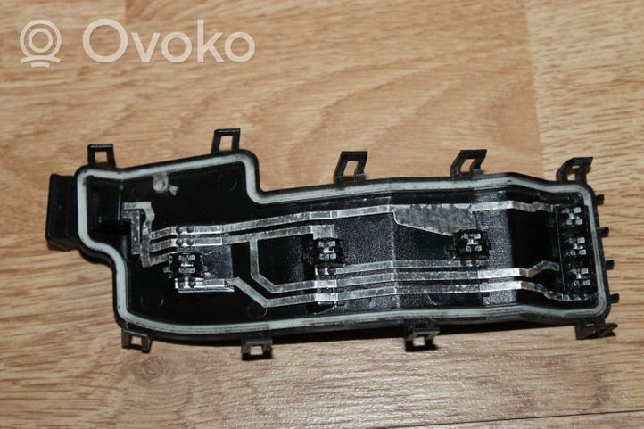 Mercedes-Benz C W203 Element lusterka bocznego drzwi przednich 413133440