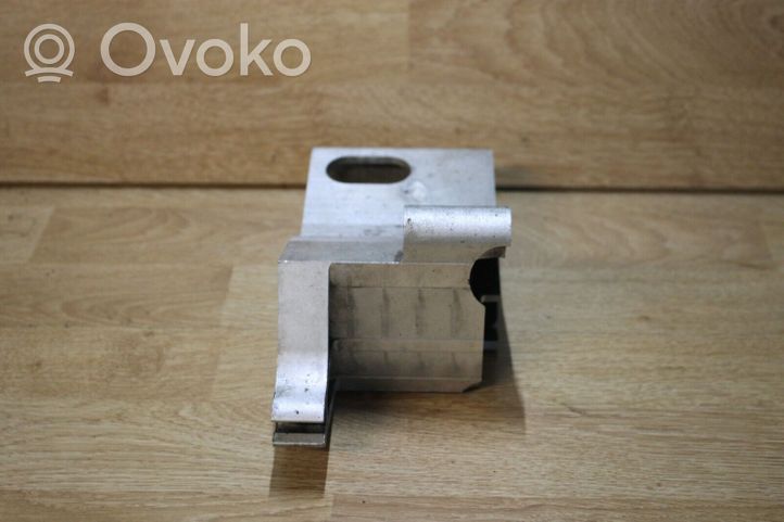 Volvo V70 Supporto di montaggio del motore 8649970