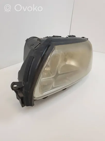 Volvo S60 Lampa przednia 30698825