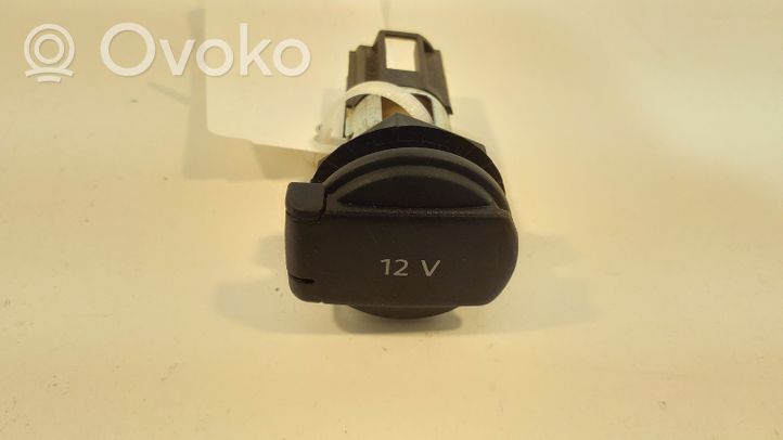 Volkswagen PASSAT B7 12 V Socket (rear) 