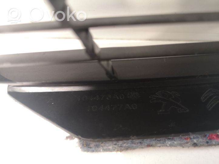 Citroen C4 Cactus Other trunk/boot trim element 9801304477