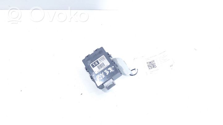 Lexus RX 330 - 350 - 400H Moduł sterowania Gateway 8911148020