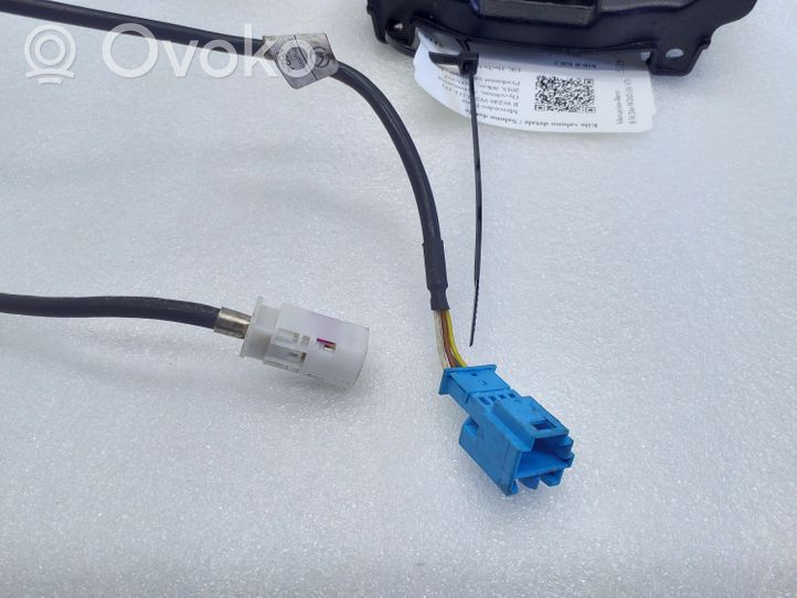 Mercedes-Benz B W246 W242 USB-pistokeliitin A2468230411