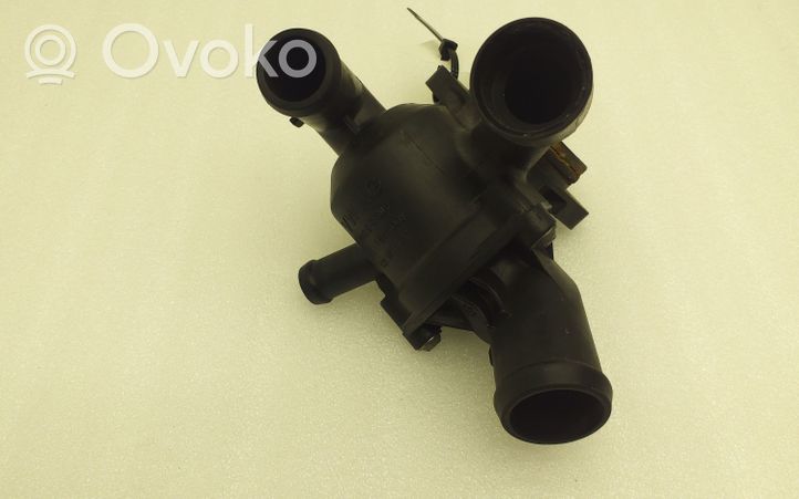 Volkswagen PASSAT B7 Boîtier de thermostat / thermostat 03L121111R