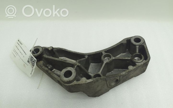 Volkswagen Tiguan Engine mounting bracket 5N0199117A