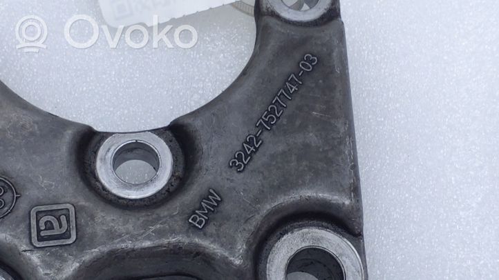 BMW 5 E60 E61 Supporto di montaggio della pompa del servosterzo 7527747