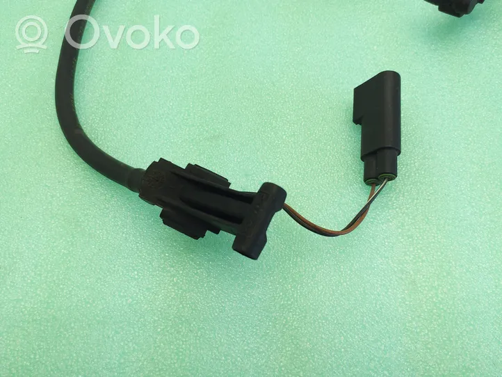 Ford Kuga I Dysza spryskiwacza szyby przedniej / czołowej 8V4117666