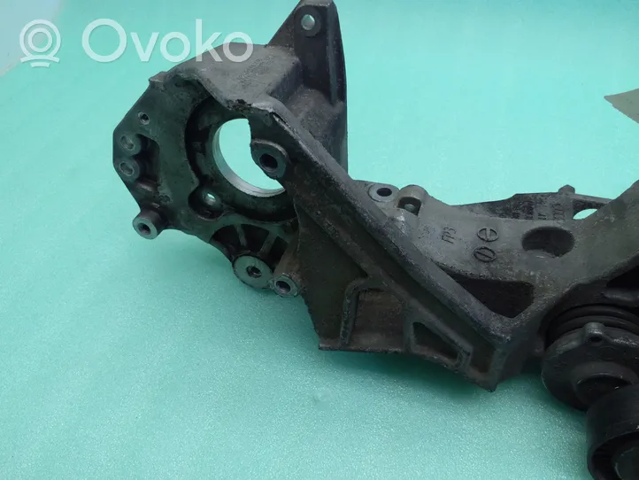 Audi A4 S4 B8 8K Soporte del alternador 03L903139