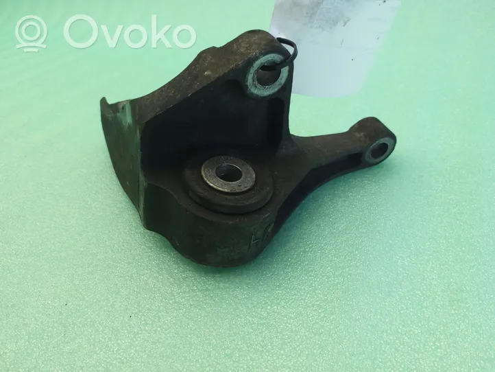 Ford Kuga I Supporto di montaggio scatola del cambio 8V416P093BA