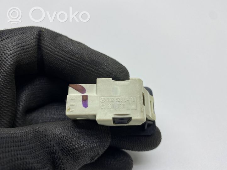 Mercedes-Benz C W203 Sensor de la puerta trasera 2028209410