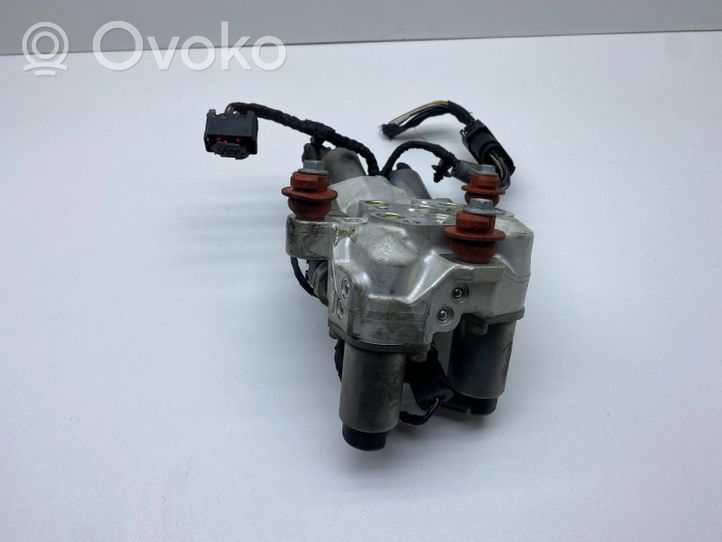 BMW 5 F10 F11 Air suspension compressor 6775258