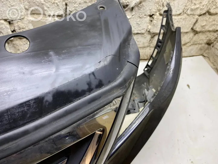 Volkswagen PASSAT CC Front bumper 