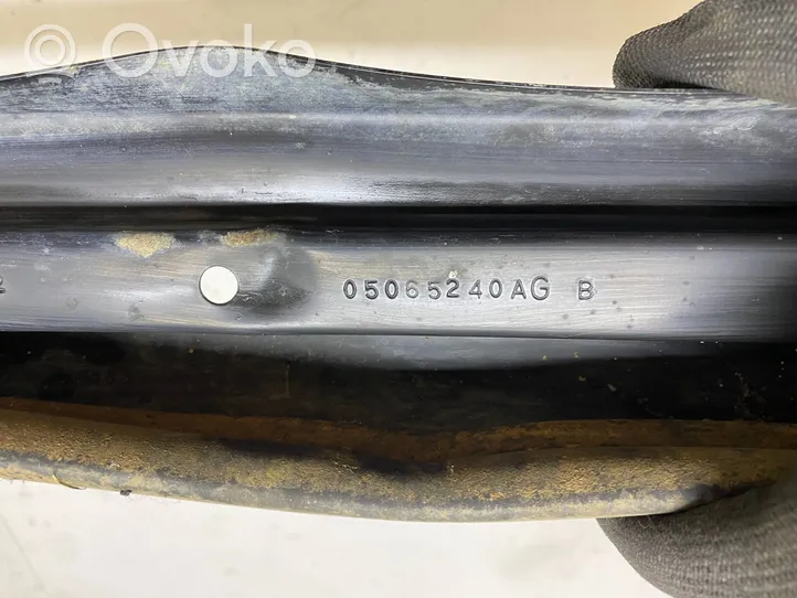 Dodge Charger Jäähdyttimen alatuen suojapaneeli 05065240AG