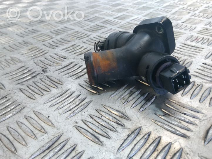 Volkswagen II LT Termostaatin kotelo 074121132