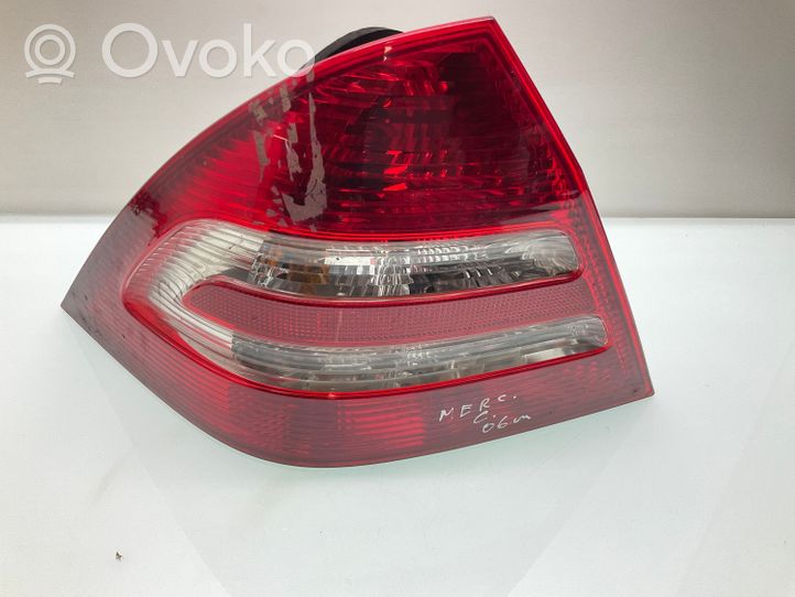 Mercedes-Benz C W203 Lampa tylna 2038201964